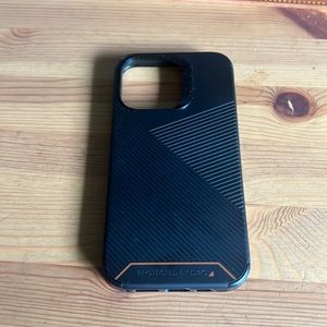 Gear4 Denali snap case in black